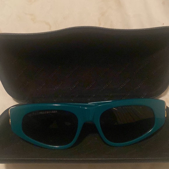BALENCIAGA SUNGLASSES - Picture 2 of 3